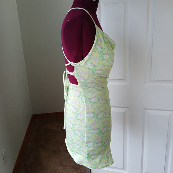 PrettyLittleThing Lime Ditzy Print Lace Up Back Shift Dress sz 4 mini halter NOS - Picture 5 of 16